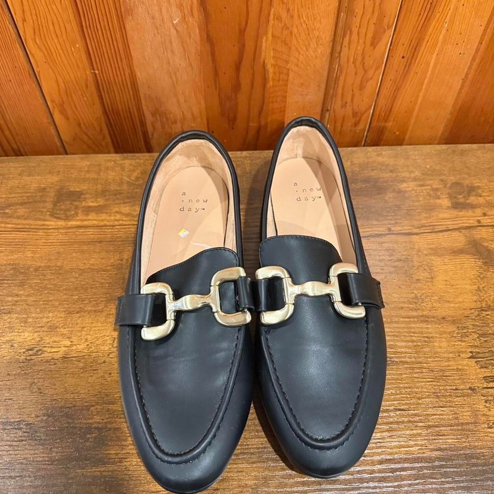 black leather loafers with gold buckle - Picture 2 of 4